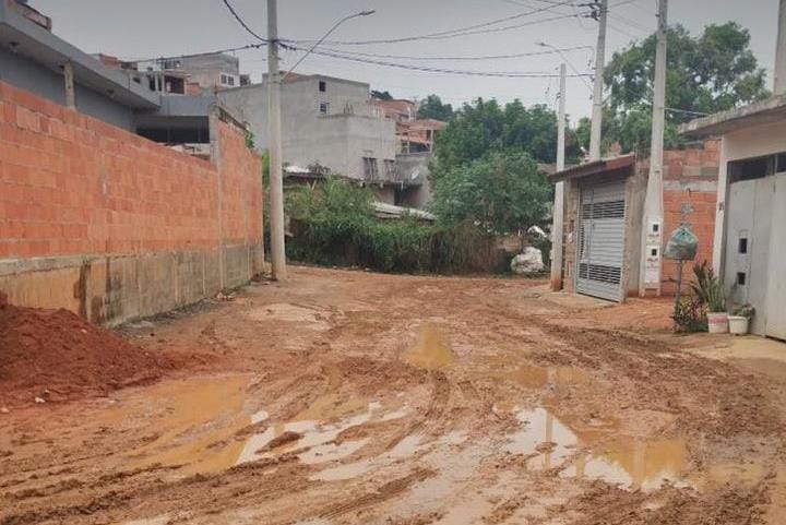  Moradores do São João, Samambaia e Vila Esperança reclamam da lama pós-chuva